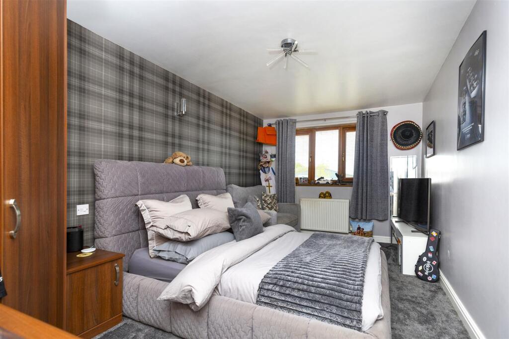 Bramleys Estate Agents - Dewsbury Road - Elland (3