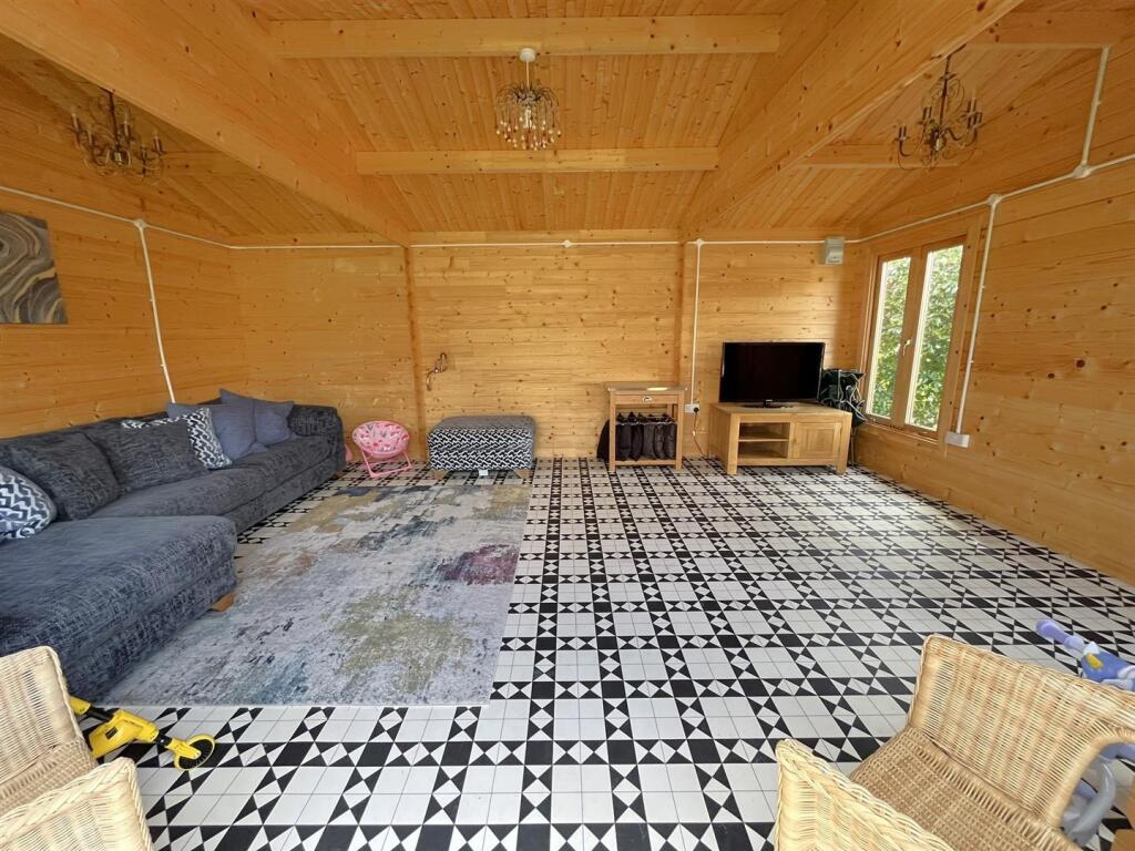 SUMMER HOUSE