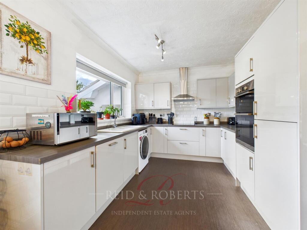 STILL023-KITCHEN.jpg