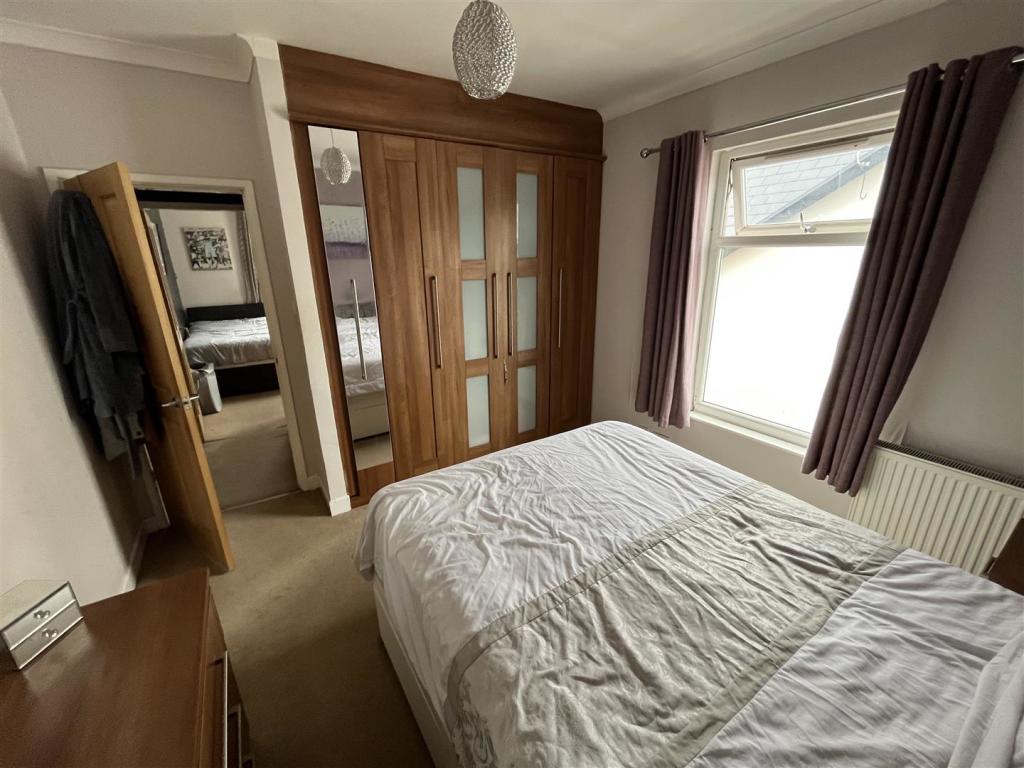Bedroom 1 Aspect 3.jpg