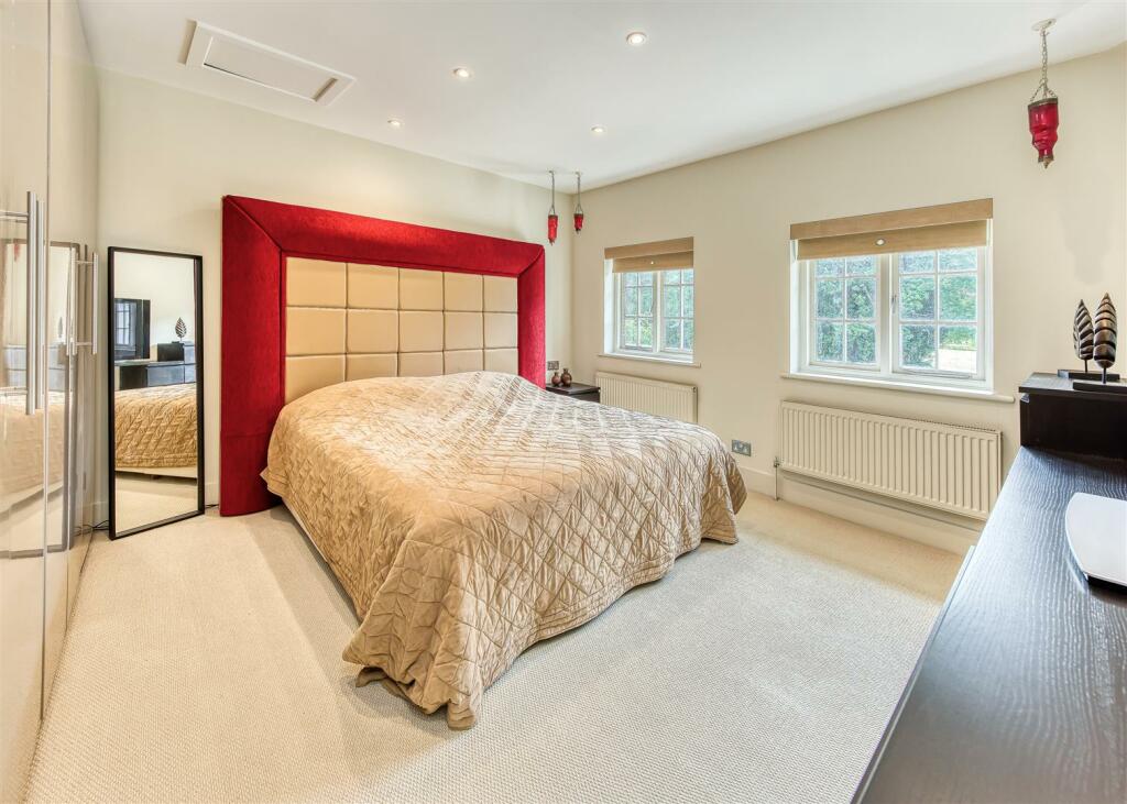 14 Wergs Hall Road-bed3.jpg