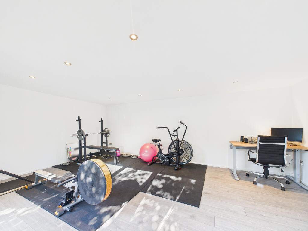 CAM02909G0-PR0478-STILL002