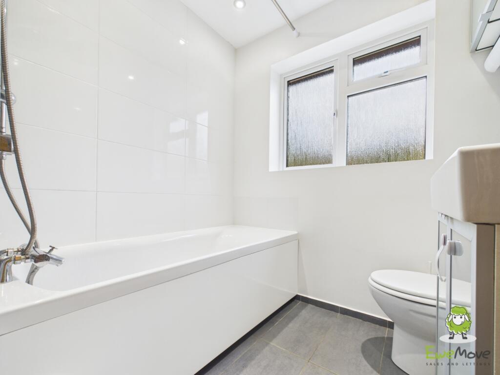 EweMove Estate Agents Basingstoke - Ajax Close - B