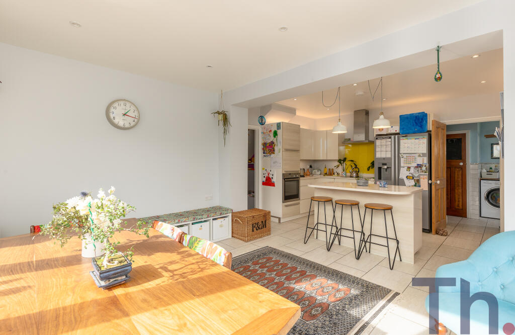 Kitchen &amp; Dining