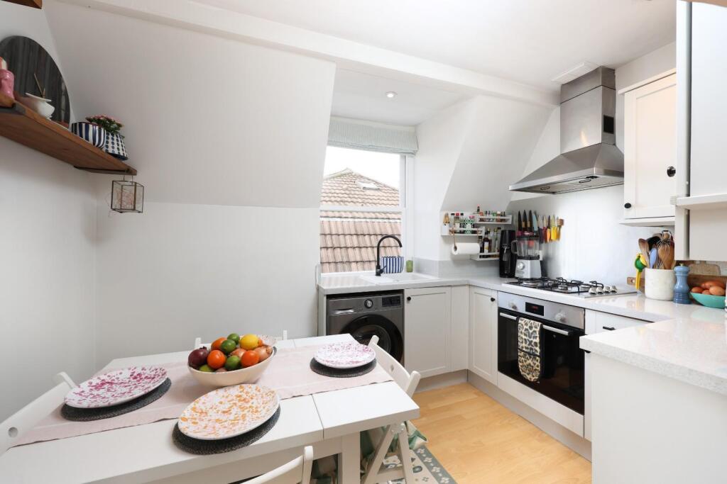 2FF 13 York Gardens 23.JPG