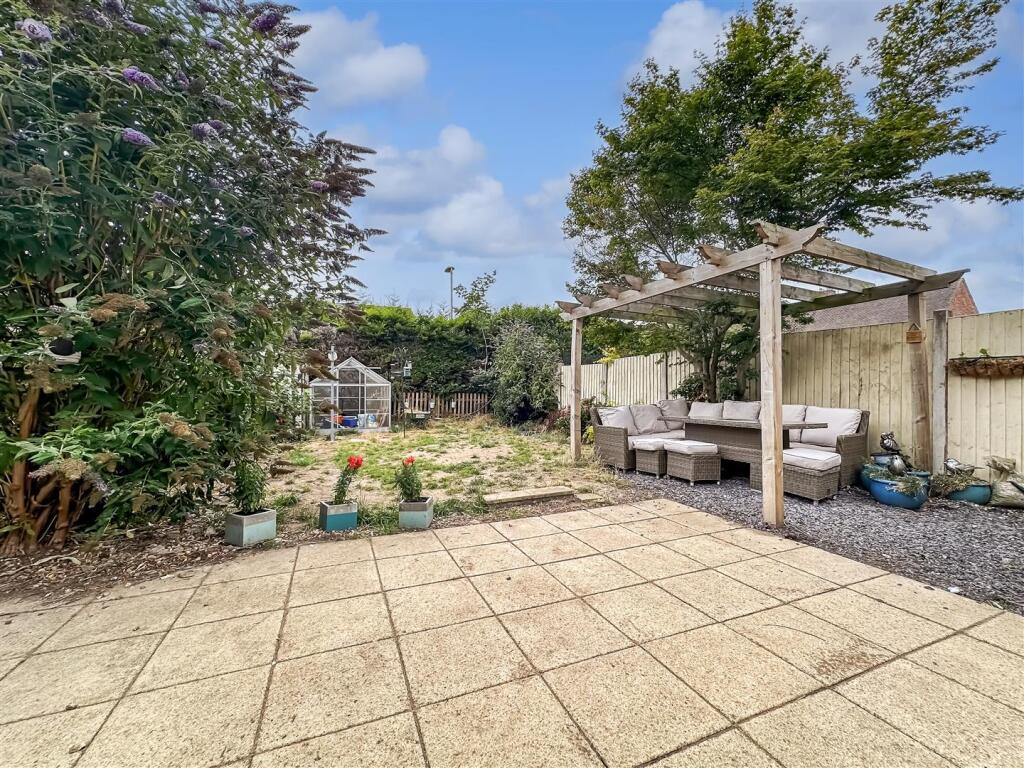 Well-Appointed Garden 242