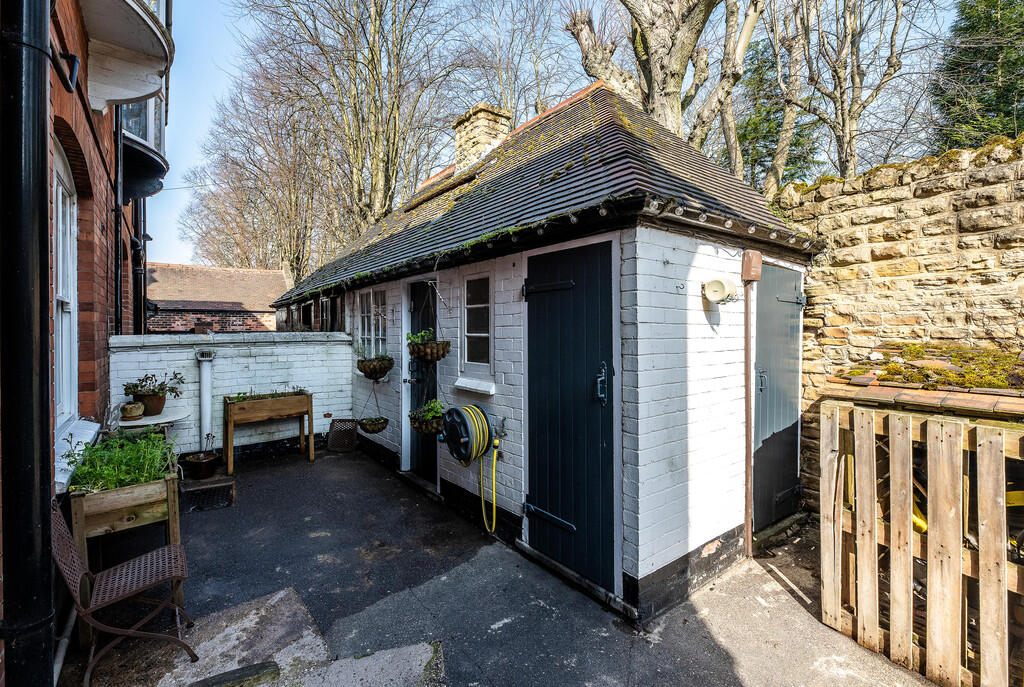 34 Warwick Road 0...