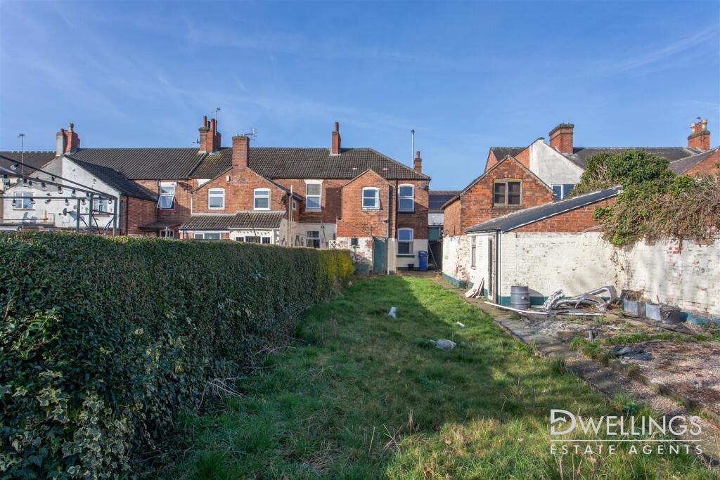 DWELEST- 173 Horninglow Road, DE14 2QS-0022.jpg