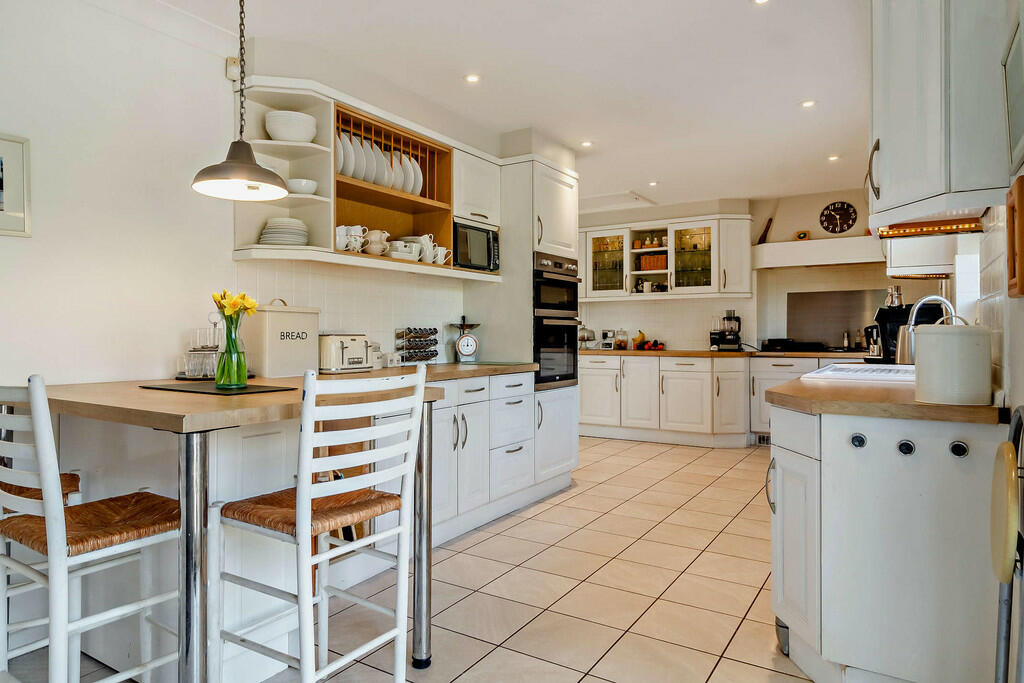 8548049-interior1...