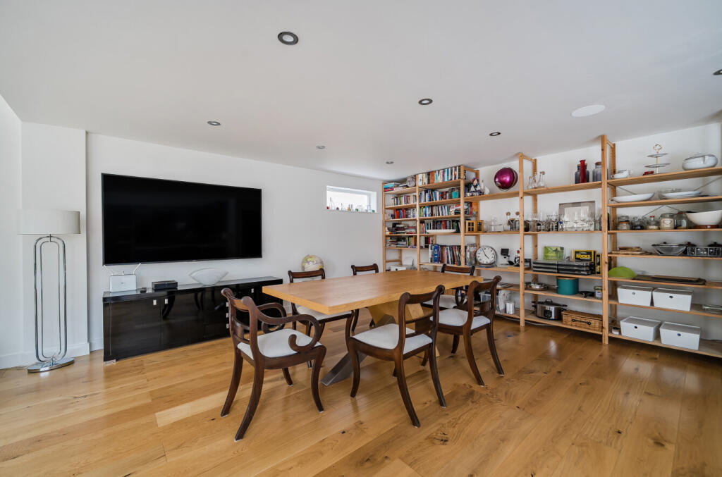 1369584-4-68f244a...