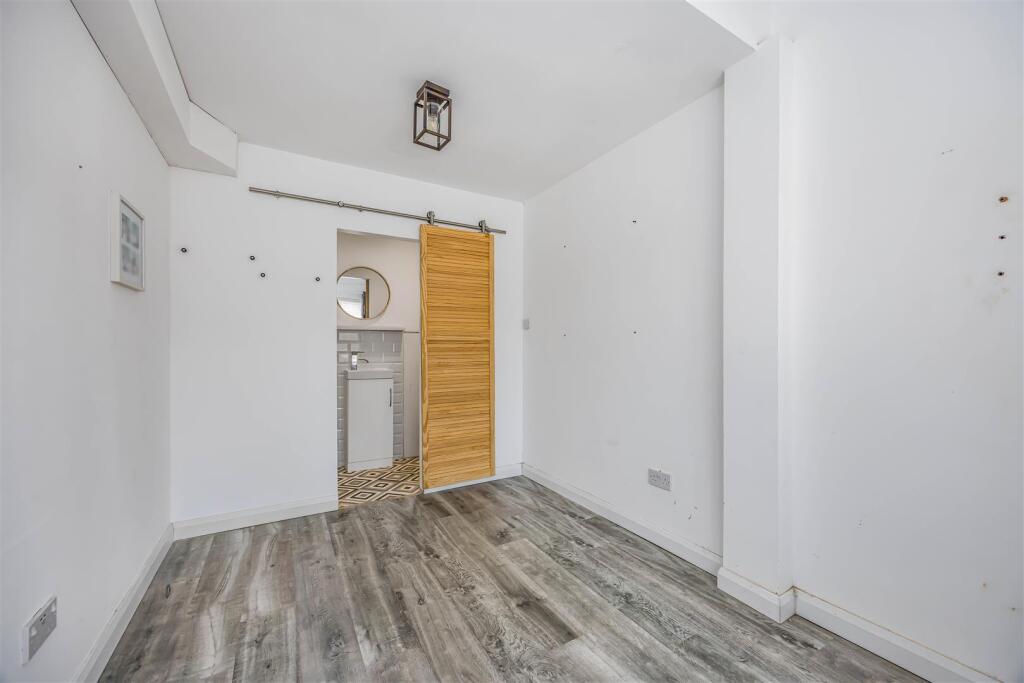 100 Fathoms Reach, Hayling Island-Small-PorticoMar