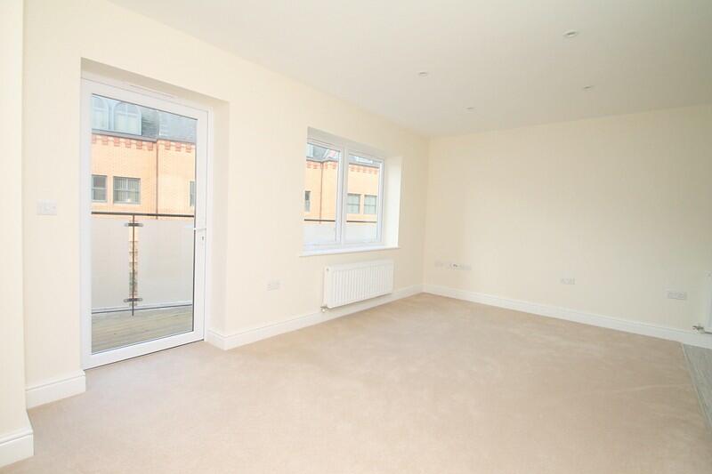 Lounge/Dining Area