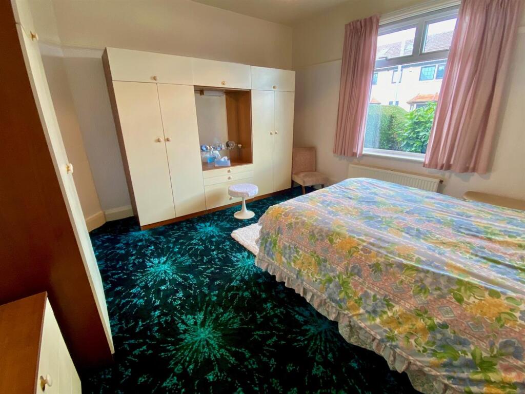 bed 1.jpg