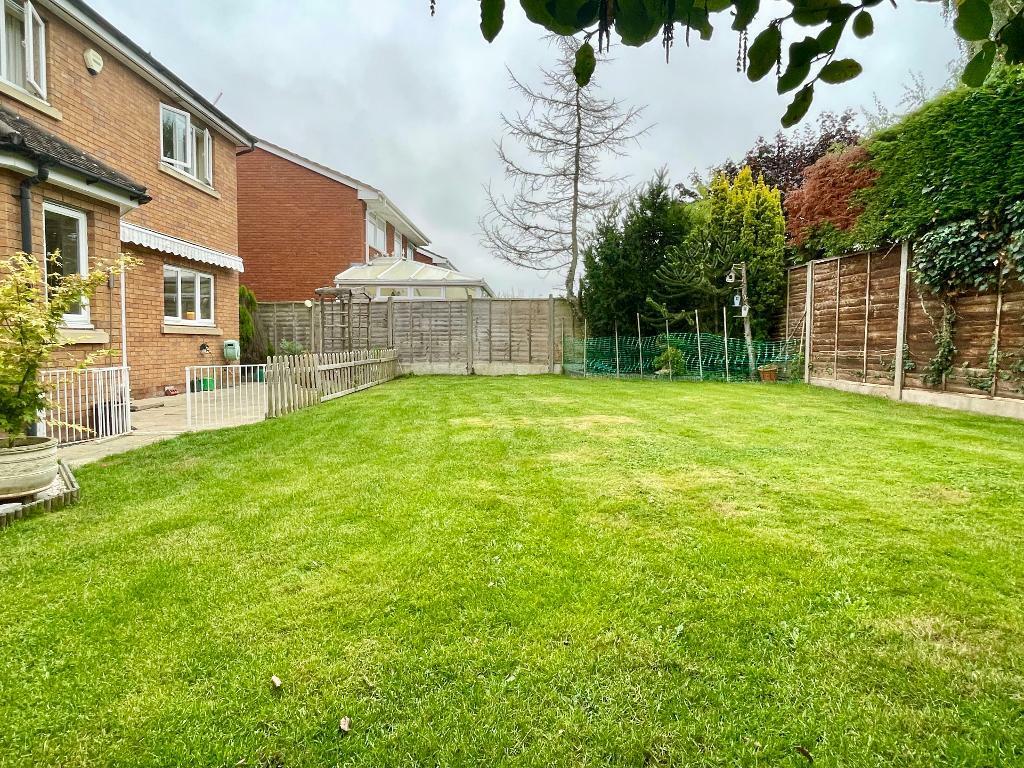 Lawned garden