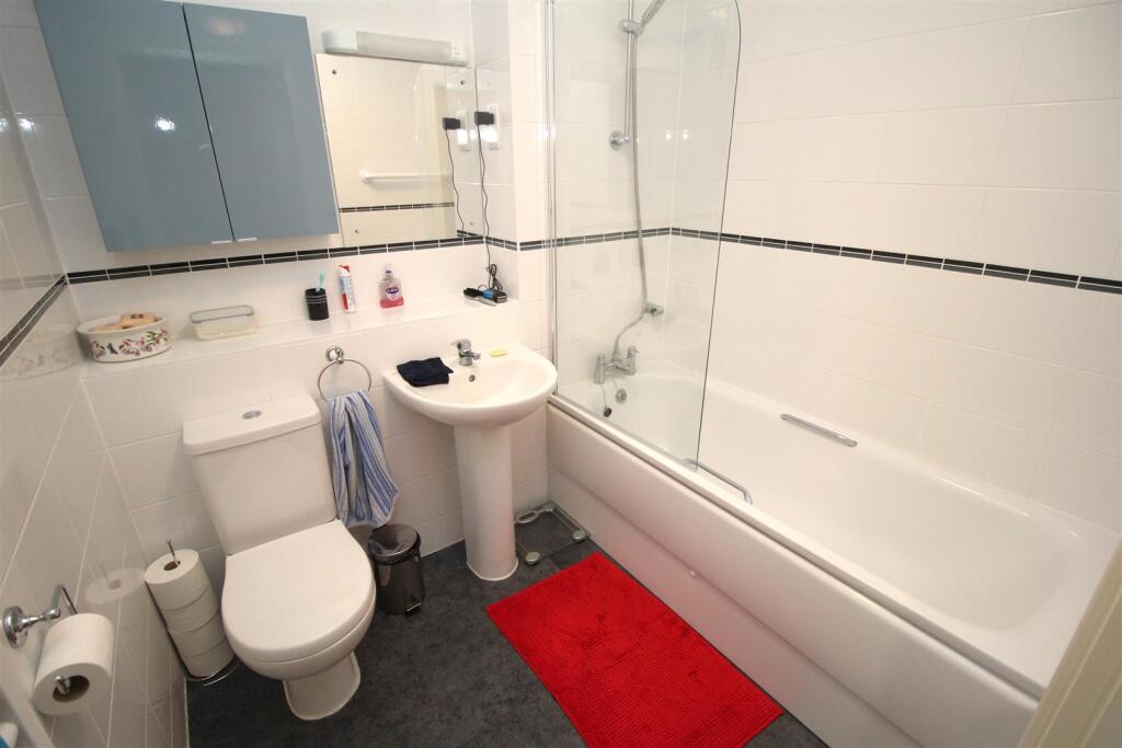 Bathroom.JPG