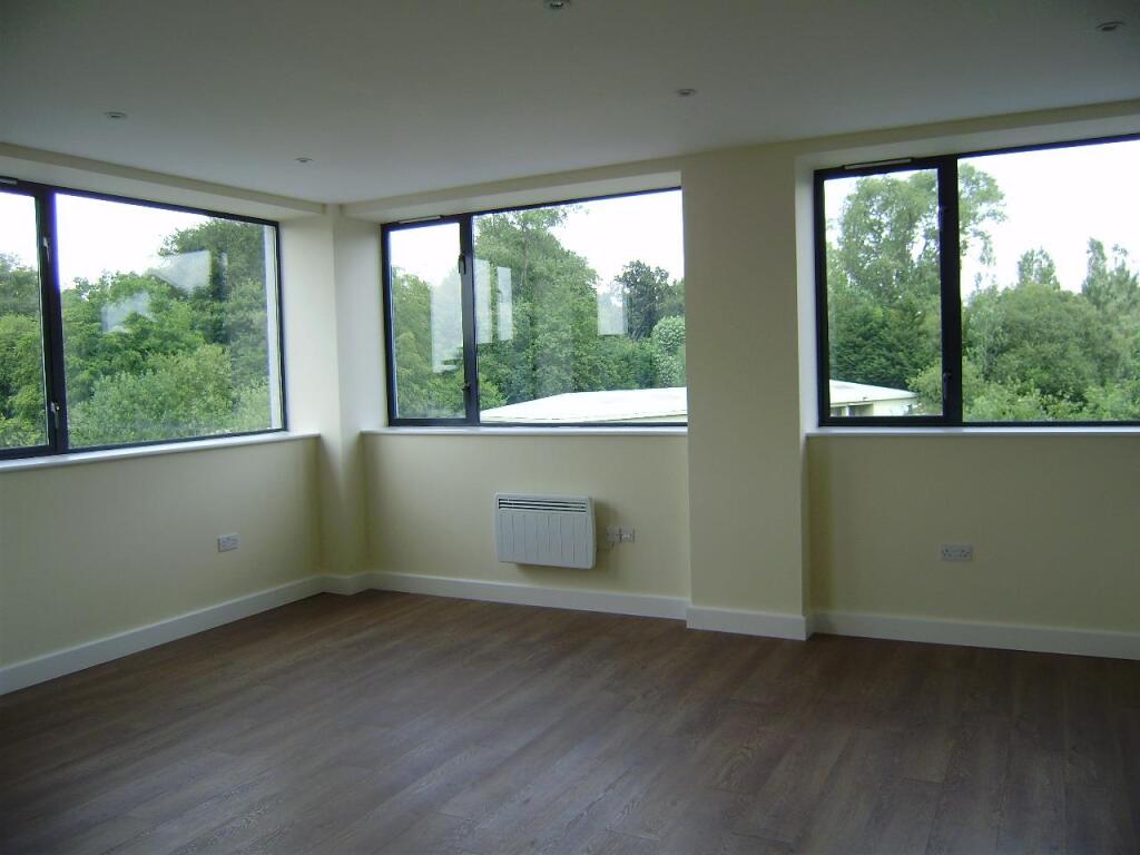 8 Haslemere House sitting room.jpg