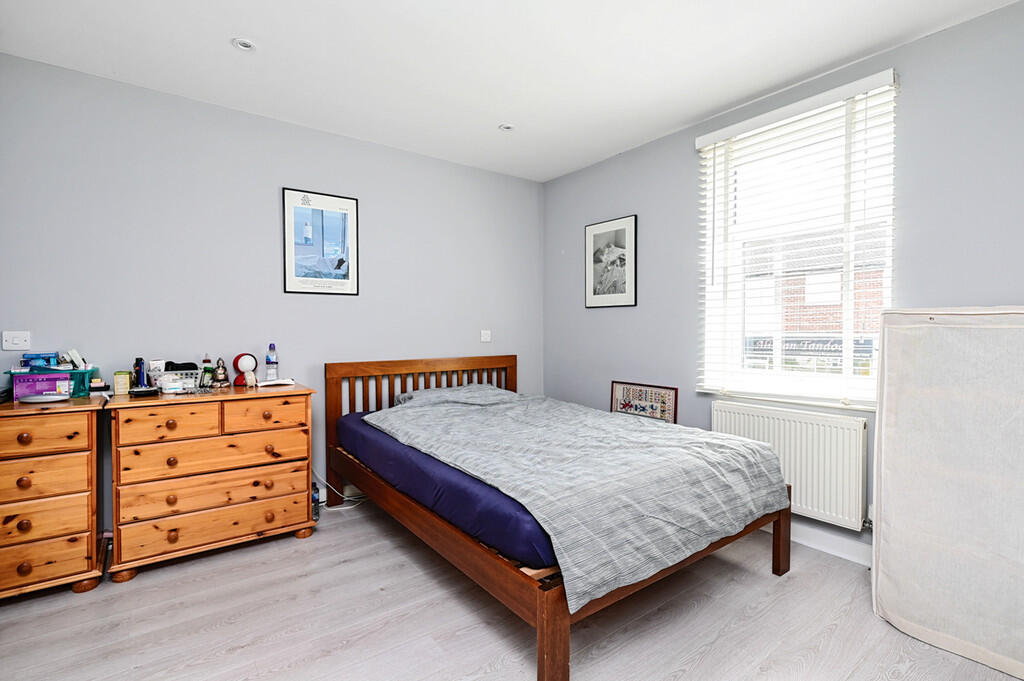 4 The Crescent (3...