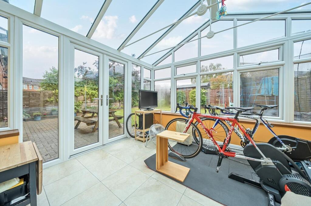 2 Gainsborough Crescent, Hillmorton (23).JPG