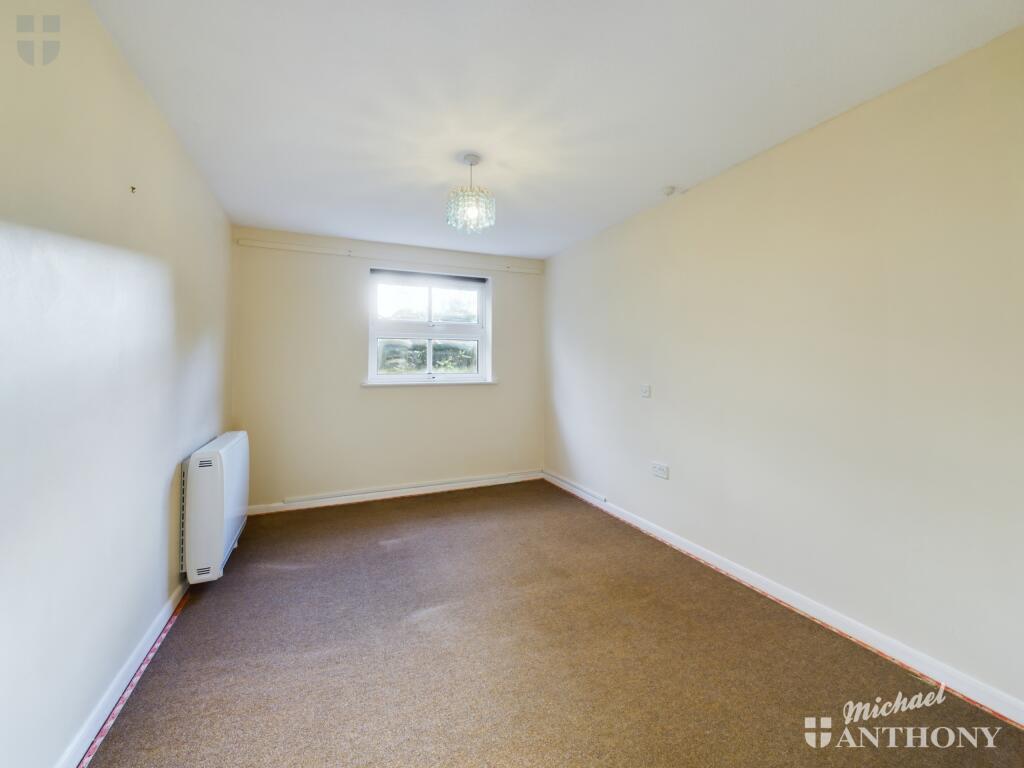 CAM03218G0-PR0450-STILL003