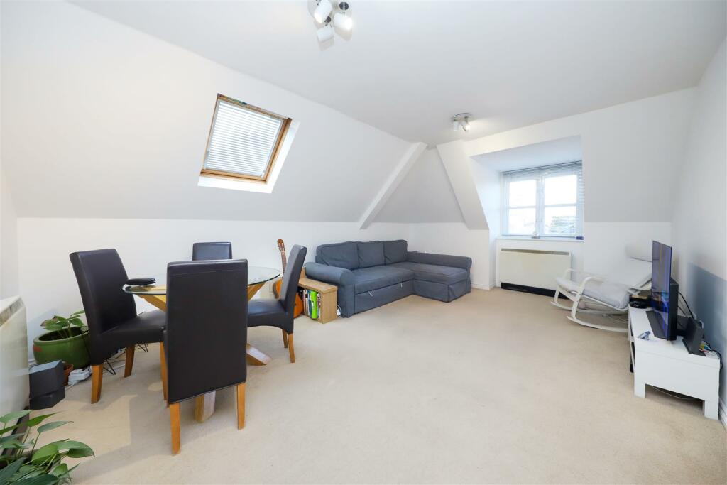 Living/dining room