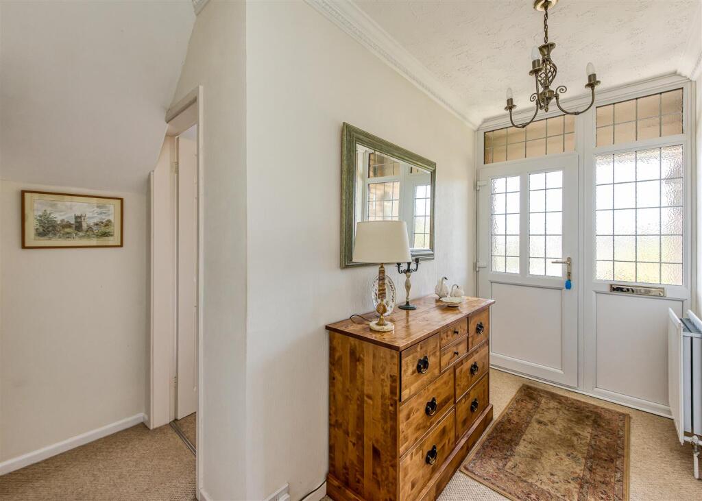 8 Crockington Close-Hallway A.jpg