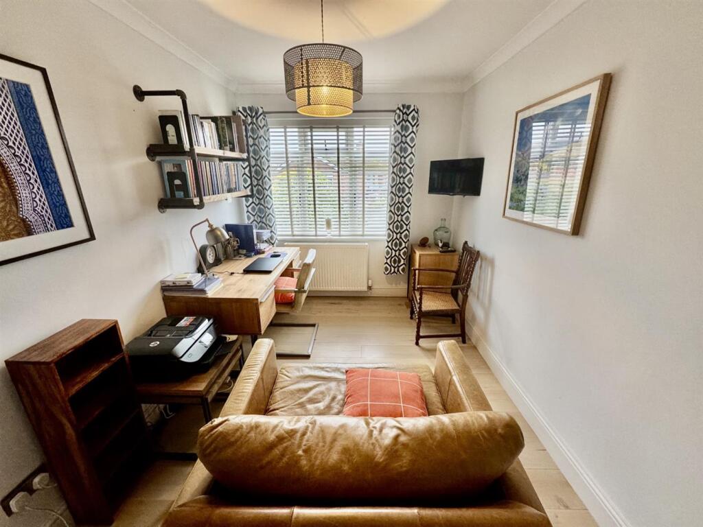 OFFICE/BEDROOM
