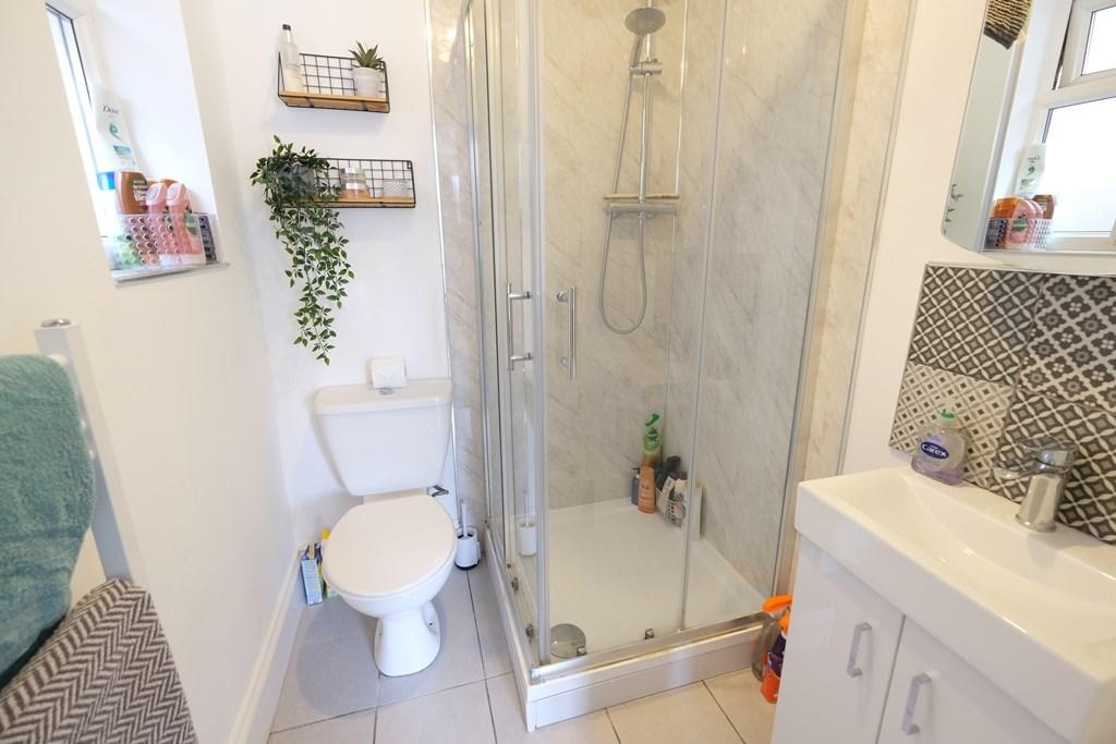 ENSUITE SHOWER ROOM
