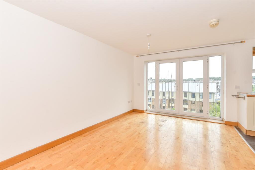 Lounge/Kitchen