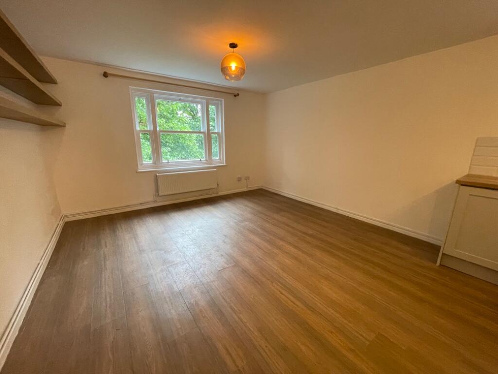 LIVING ROOM AREA