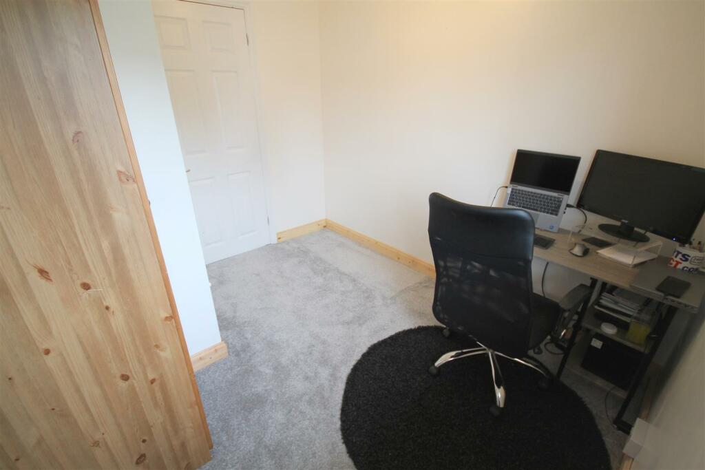 WR Bedroom 3i.JPG