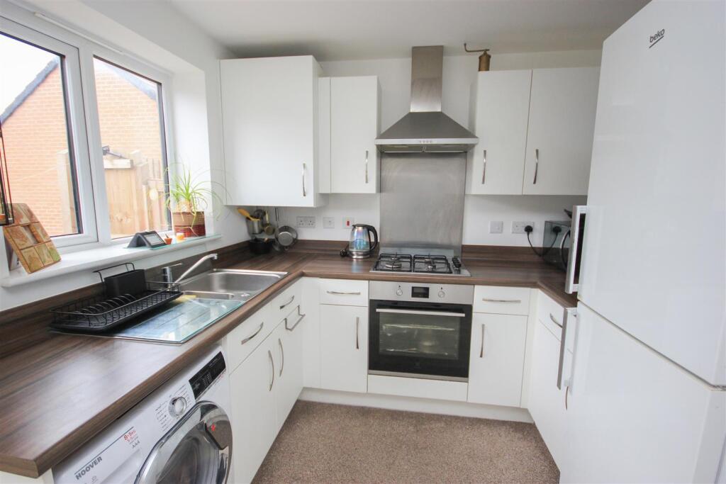 Kitchen 2.jpg