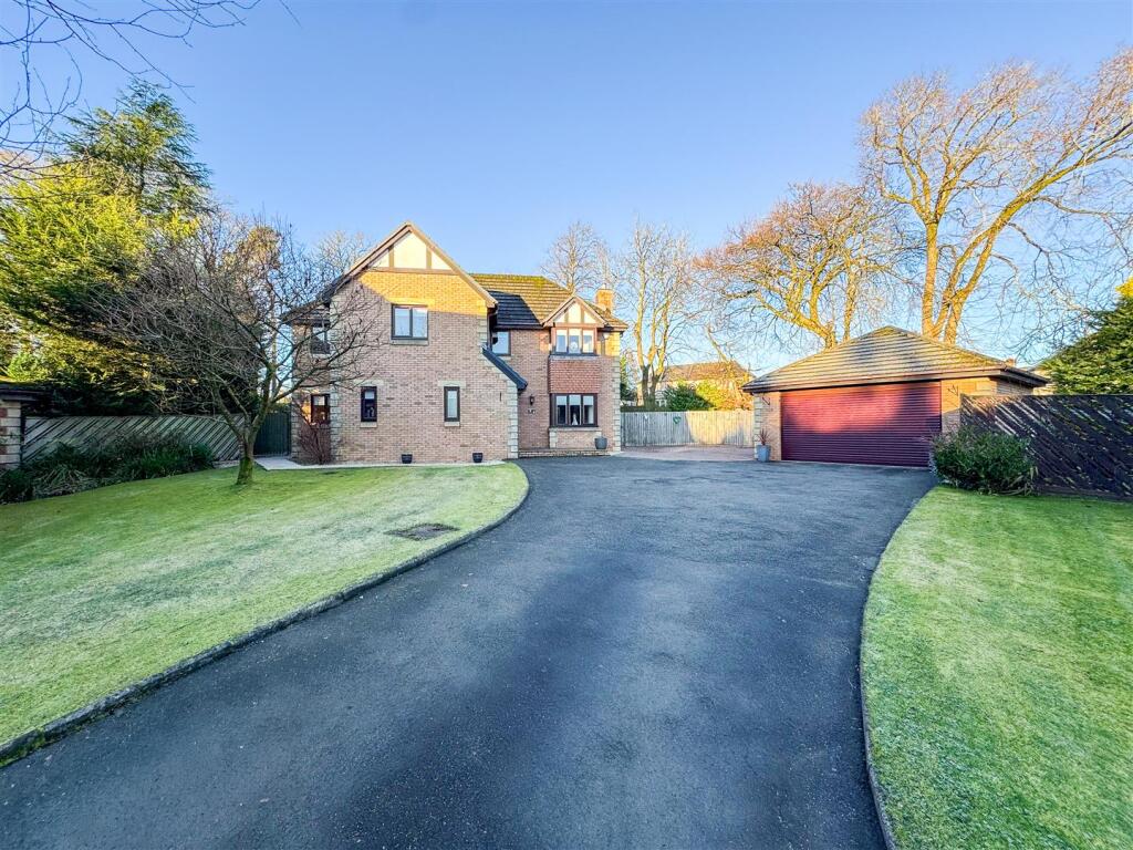 Cullinpark Grove, Strathaven