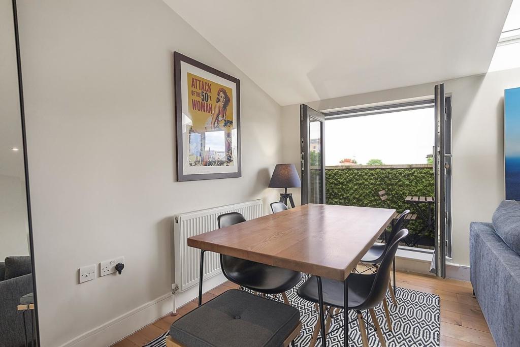 Dining Area.jpg