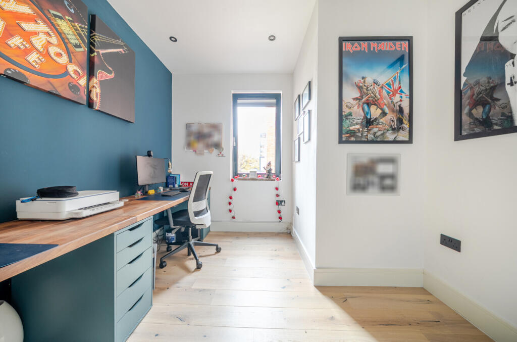 1370009-22-68f770...