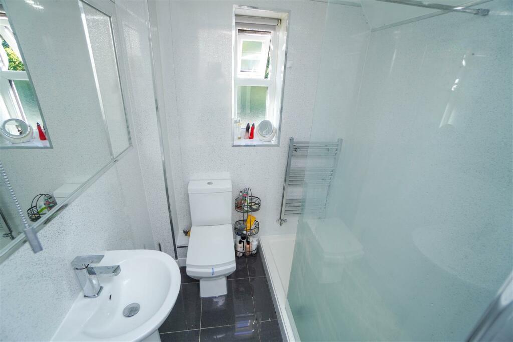 EN-SUITE (1 of 1).jpg