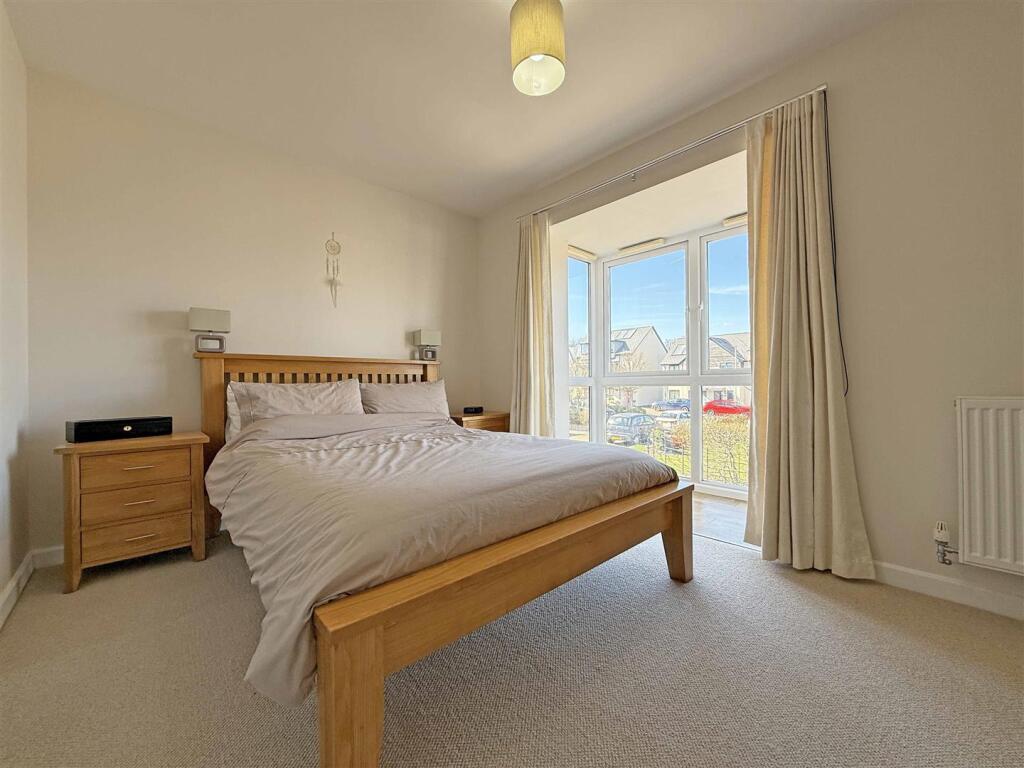 Cobham Close 14 - Master Bedroom.jpg