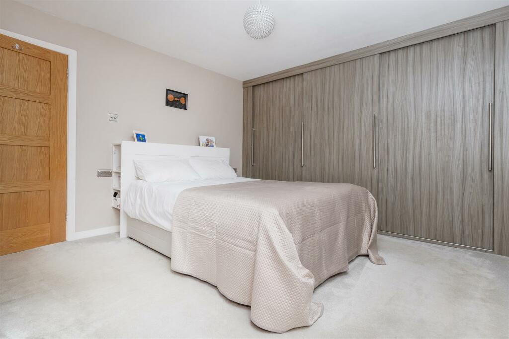 Bramleys Estate Agents - Maple Grove (37).jpg