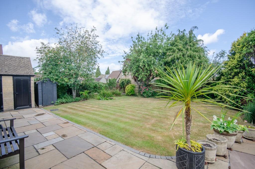 Rear garden pic 2.jpg