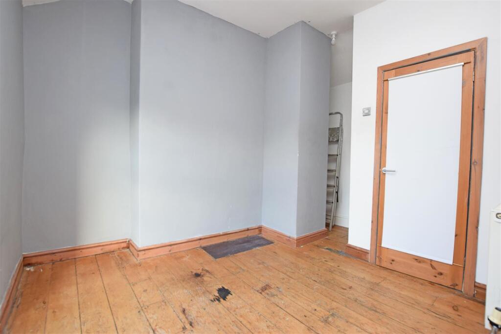 Bedroom 2.JPG