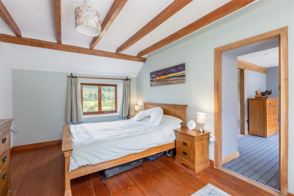 Pennock House Bedroom 1-2.jpg