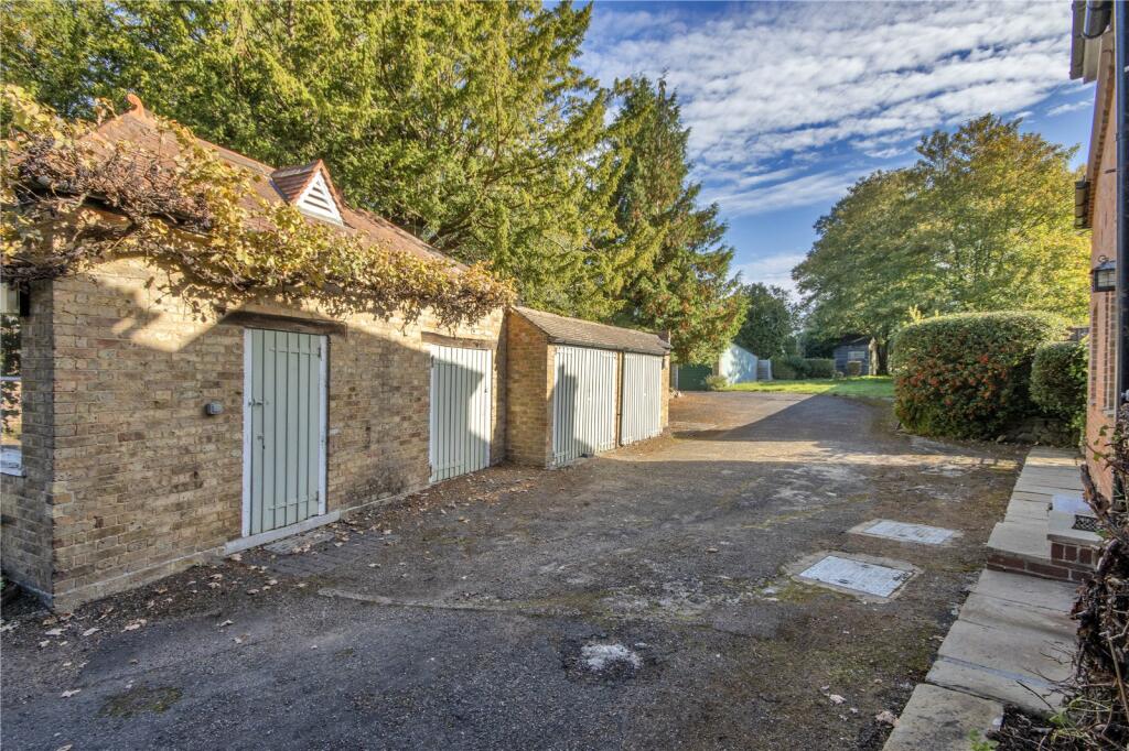 Garaging/Workshop