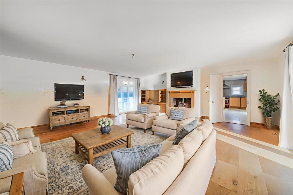 1254926-(3) - Living Room - Farmhouse - 3.jpg