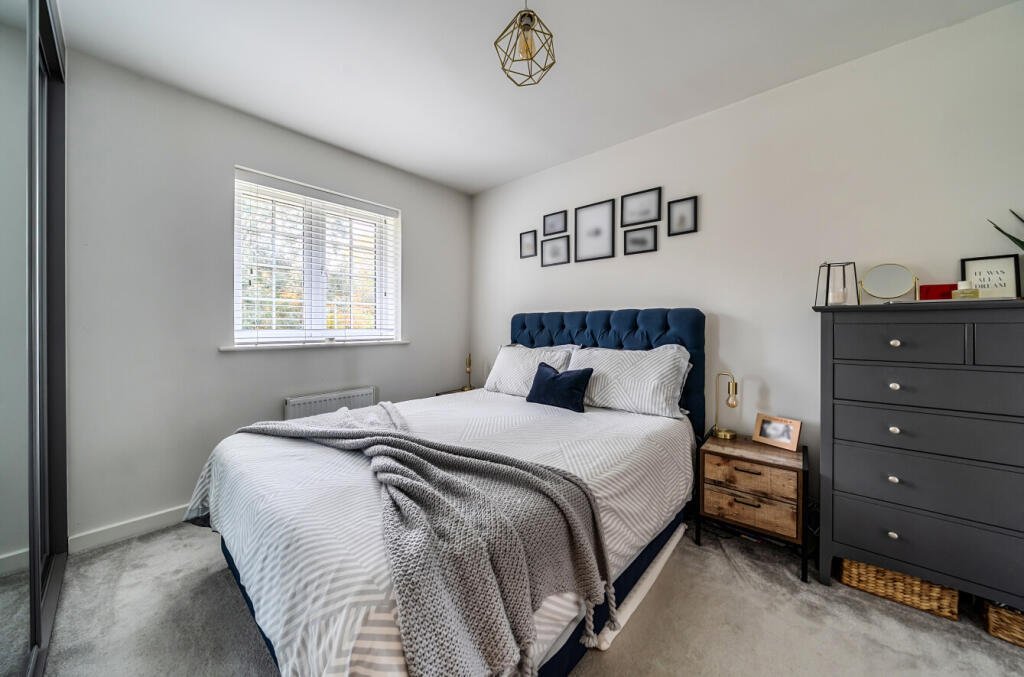 1373596-7-690c8d0...