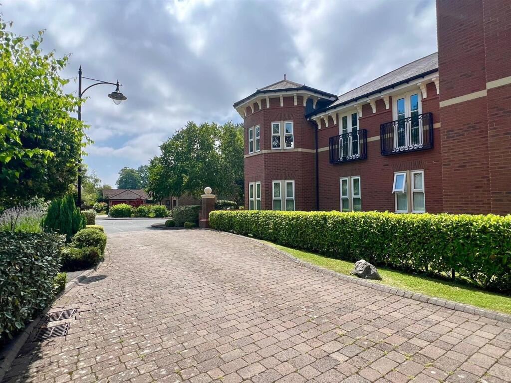 ENTRANCE.jpg