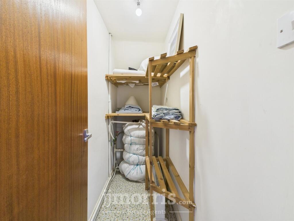 Walk in Airing Cupboard