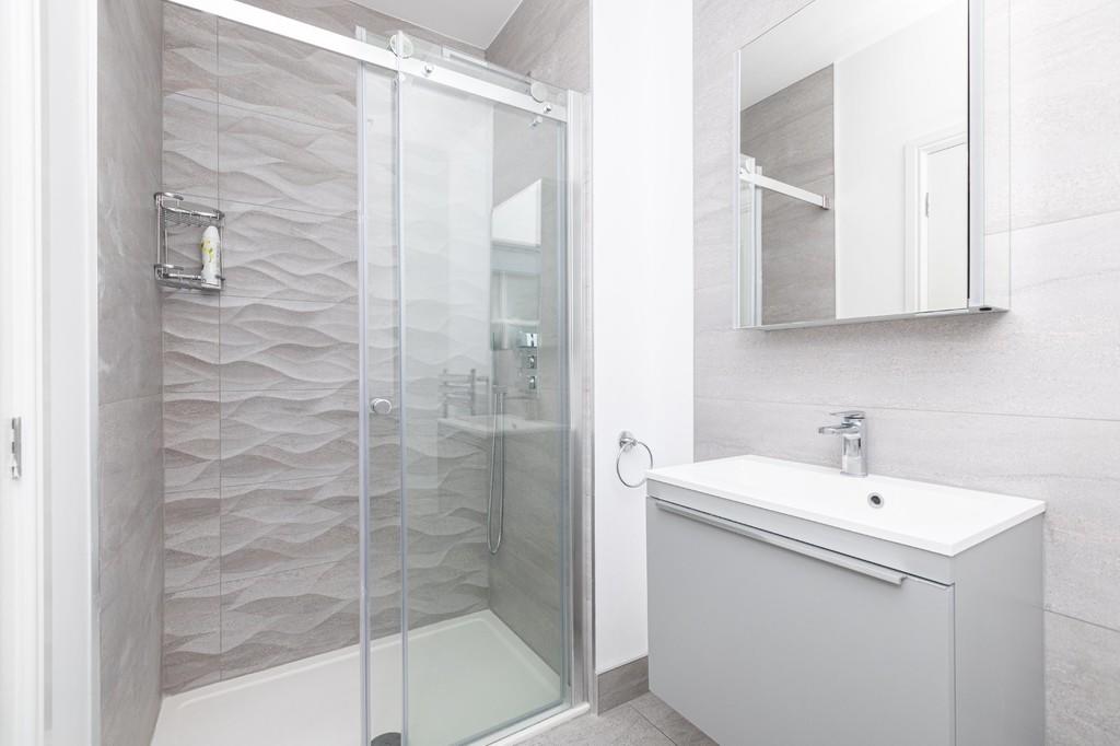 Bed 2 En-suite