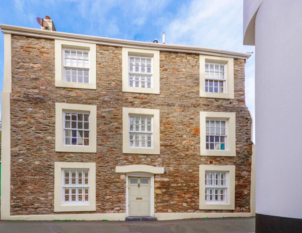 Front_34 Clarence Hill_Dartmouth