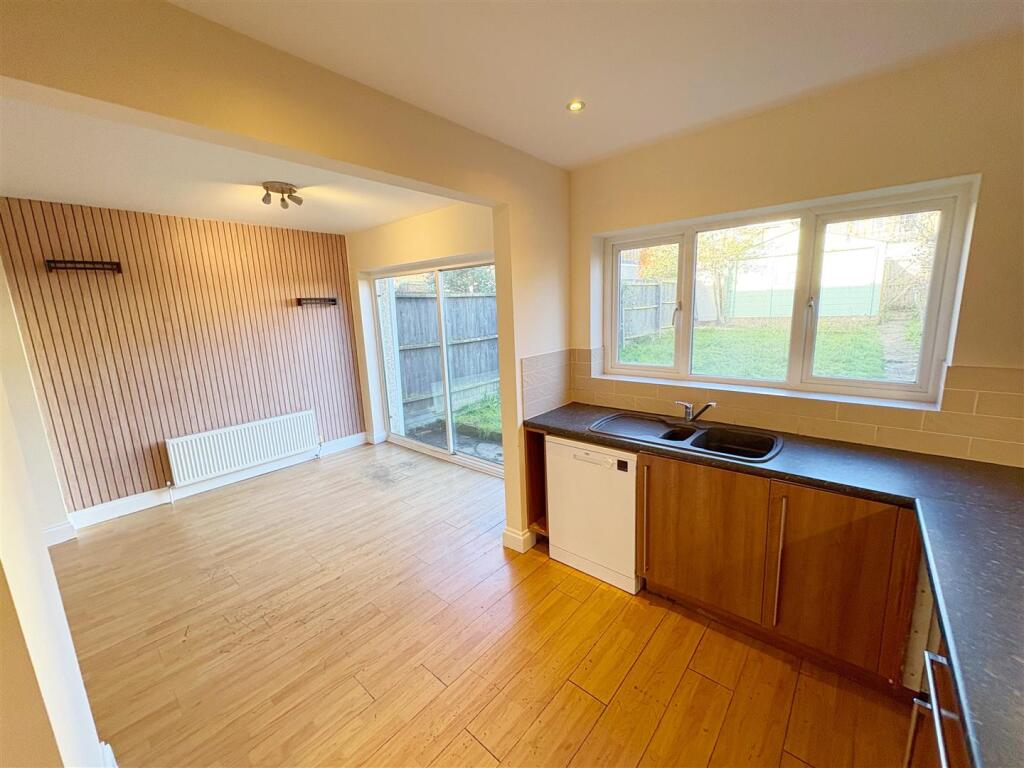 Kitchen onto dining area.jpg