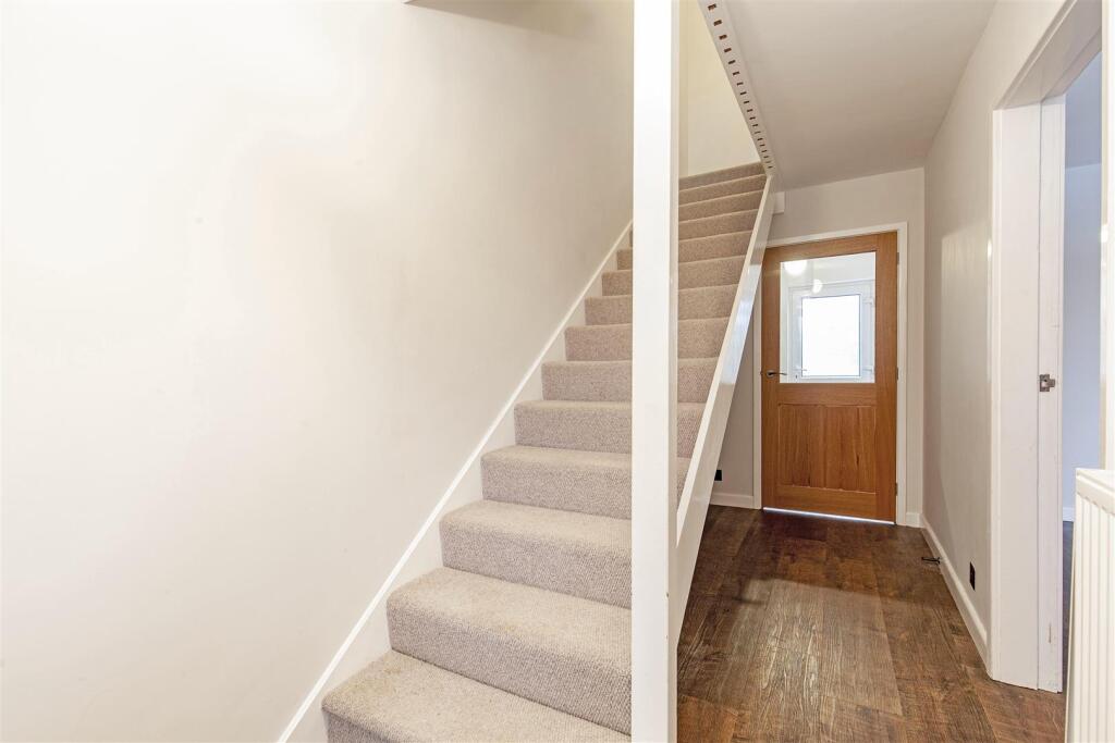 Hallway-1.jpg