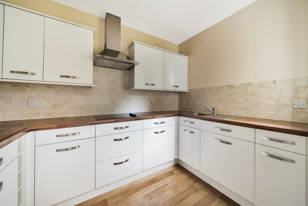 Kitchen 2.jpg